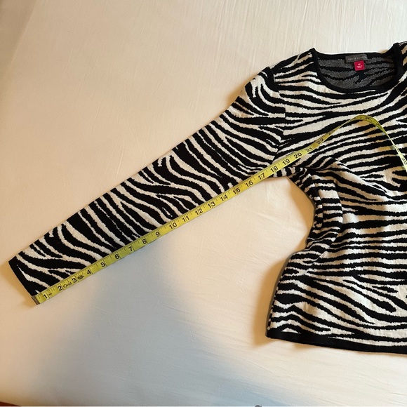 VINCE CAMUTO Zebra Jacquard Knit Sweater - 100% Exclusive Size Medium - Picture 7 of 10